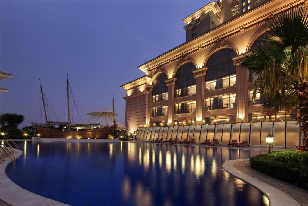 Sovereign Hotel Zhanjiang Eksteriør billede