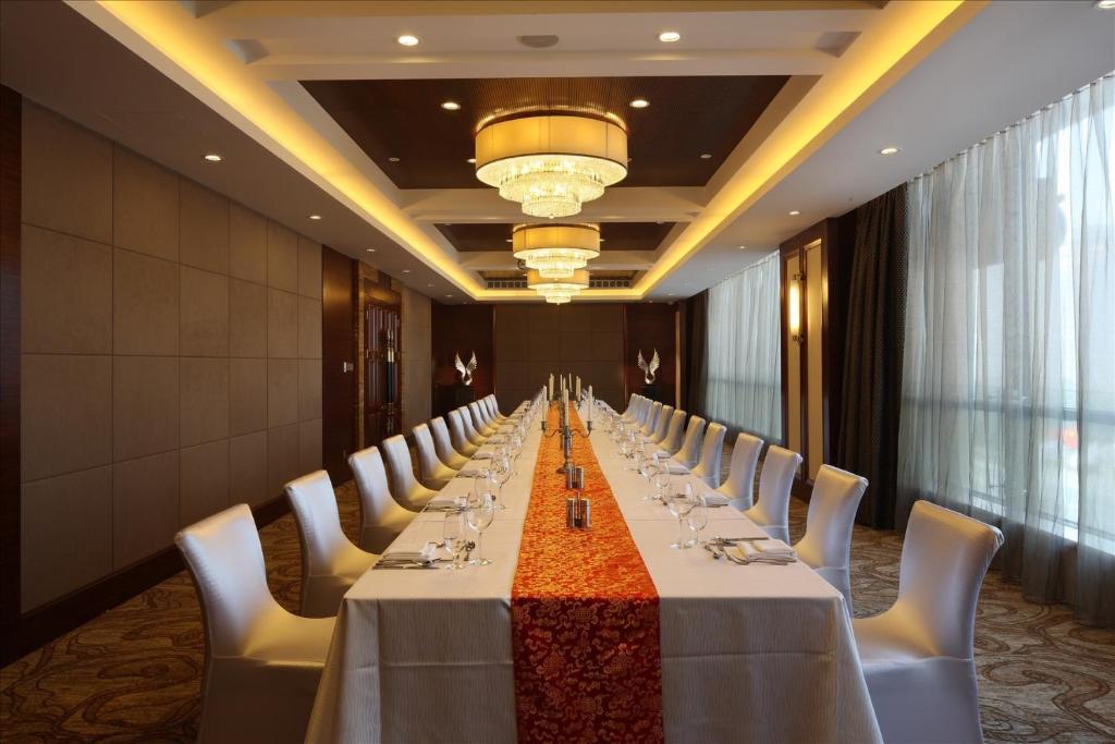 Sovereign Hotel Zhanjiang Eksteriør billede